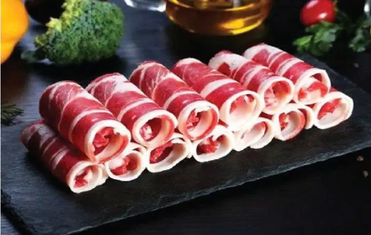 Ba chỉ bò Mỹ nướng ăn kèm banchan và rau cuốn