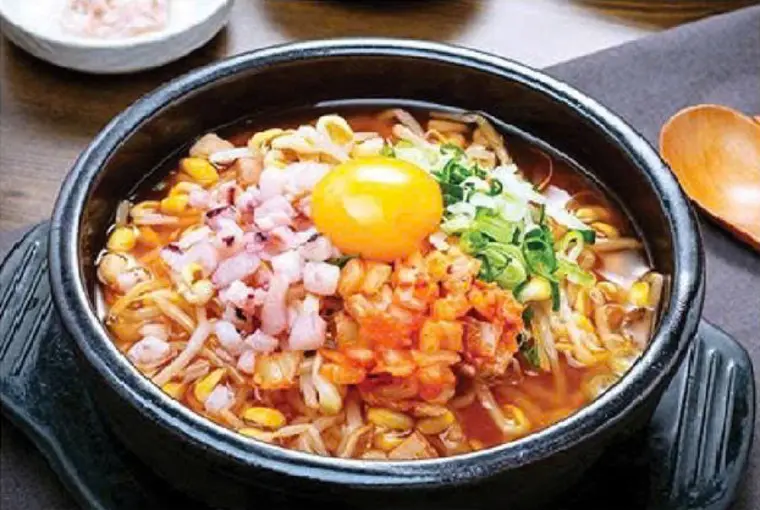 Canh kimchi hải sản