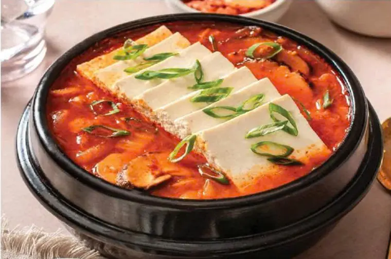 Canh kimchi Hàn Quốc tại Gogizip BBQ