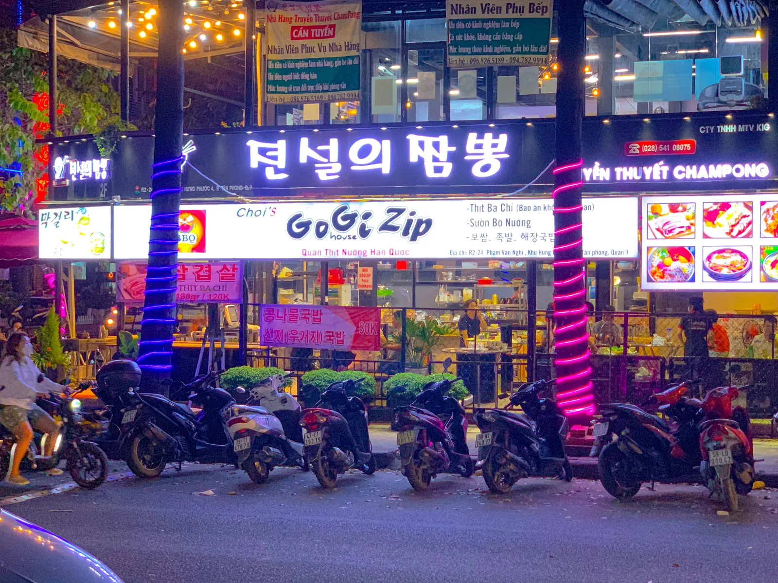Mặt tiền Gogizip BBQ buổi tối